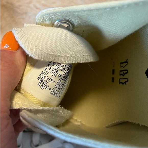 COPY - Converse - solid white. Size 9 - Picture 3 of 3